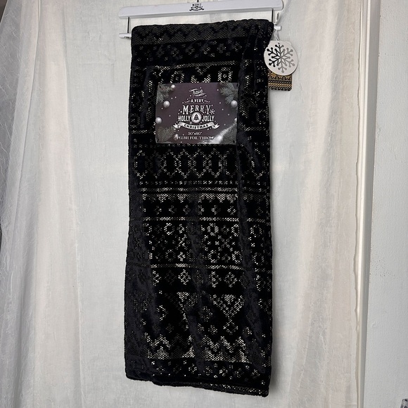 3/$20 💥  Have A Holly Jolly Merry Christmas Black Gold Foil Plush Throw Blanket - Picture 3 of 17